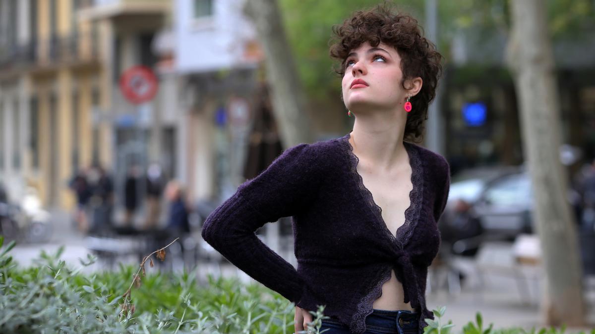 Anne Lukin: «Tothom pot compondre una cançó si té una cosa per explicar» Anne Lukin: «Tothom pot compondre una cançó si té una cosa per explicar»