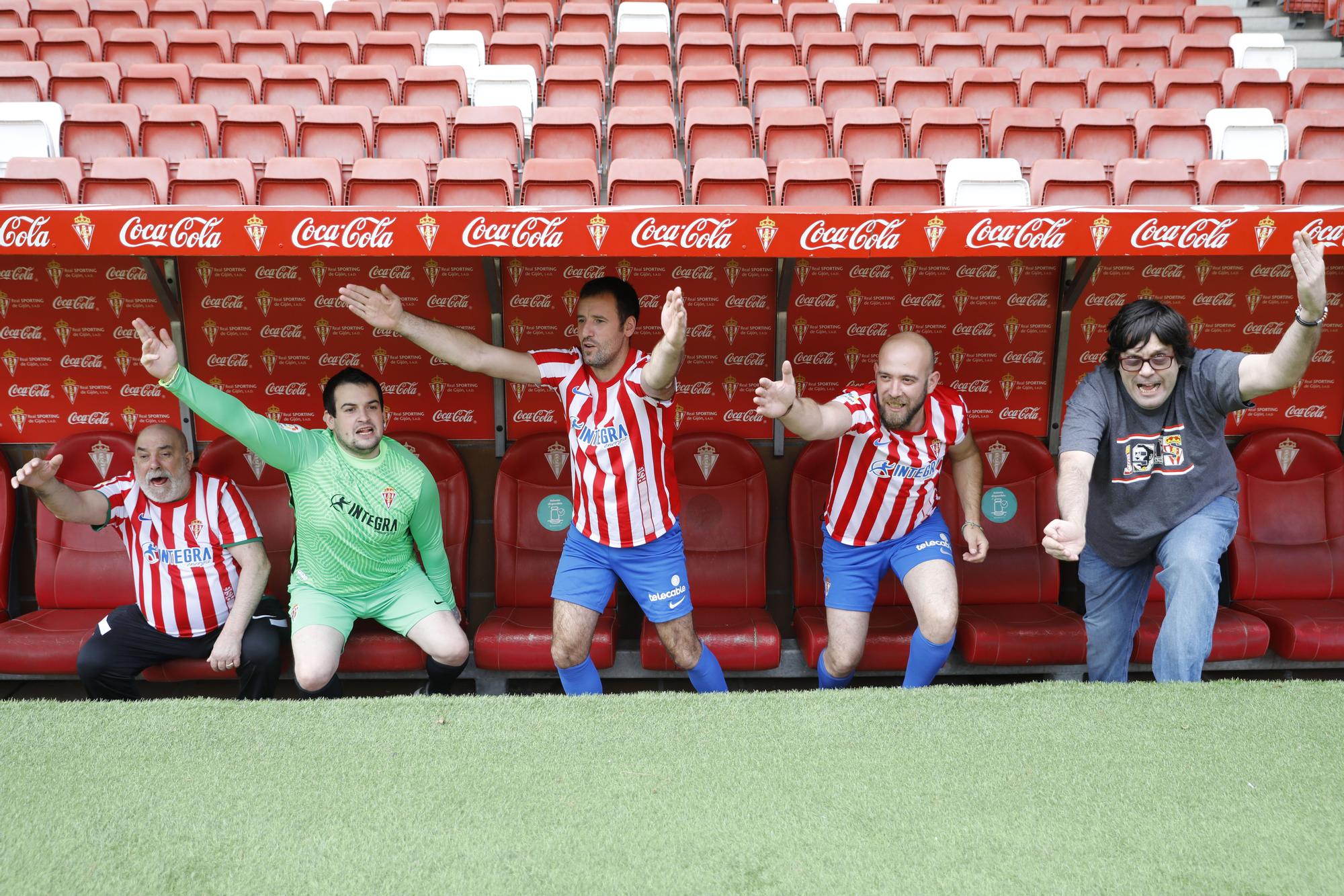 Los aficionados del Oviedo y del Sporting se visten de jugadores para el derbi