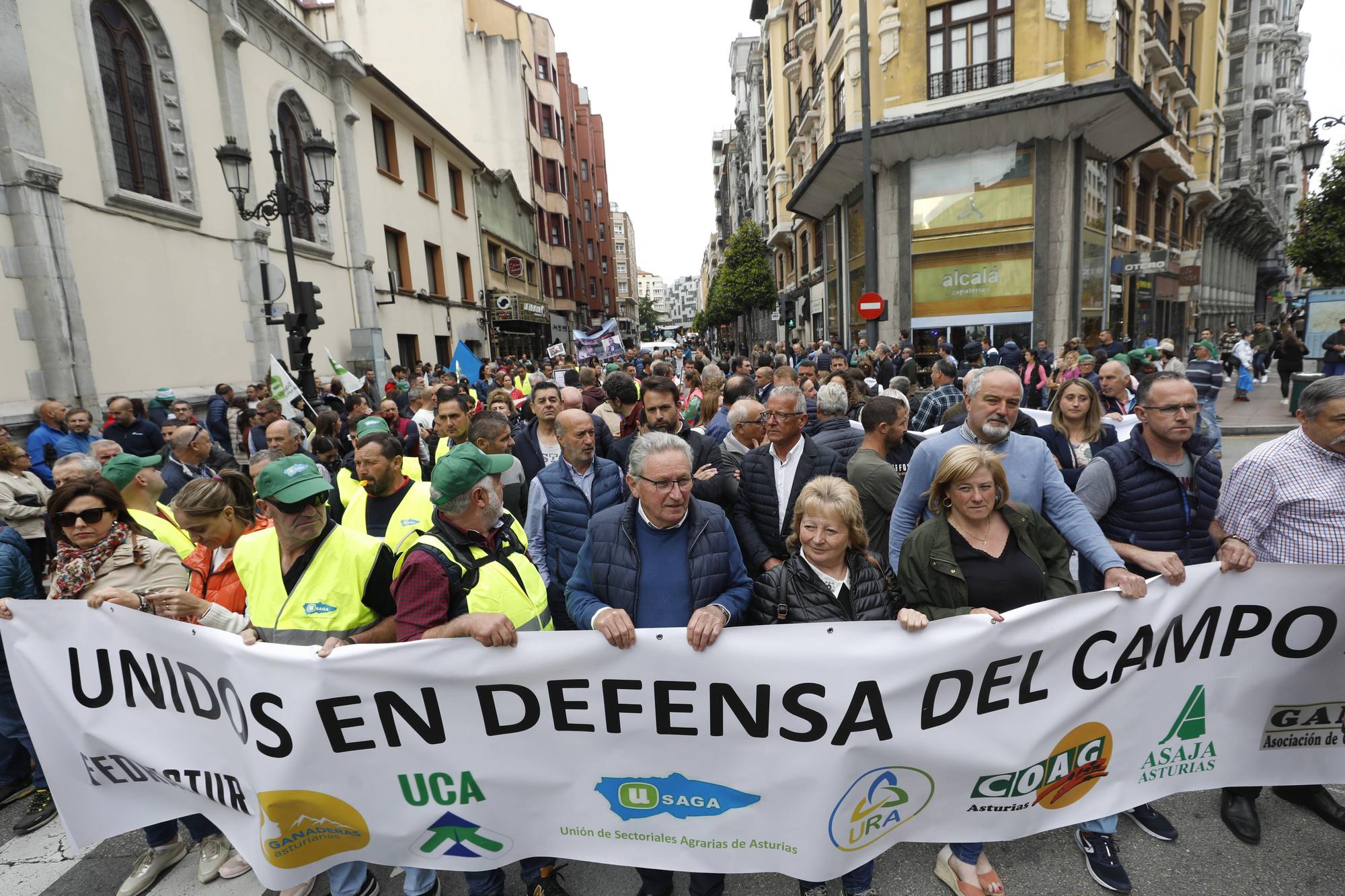 EN IMÁGENES: Así fue la tractorada de protesta del campo asturiano en Oviedo