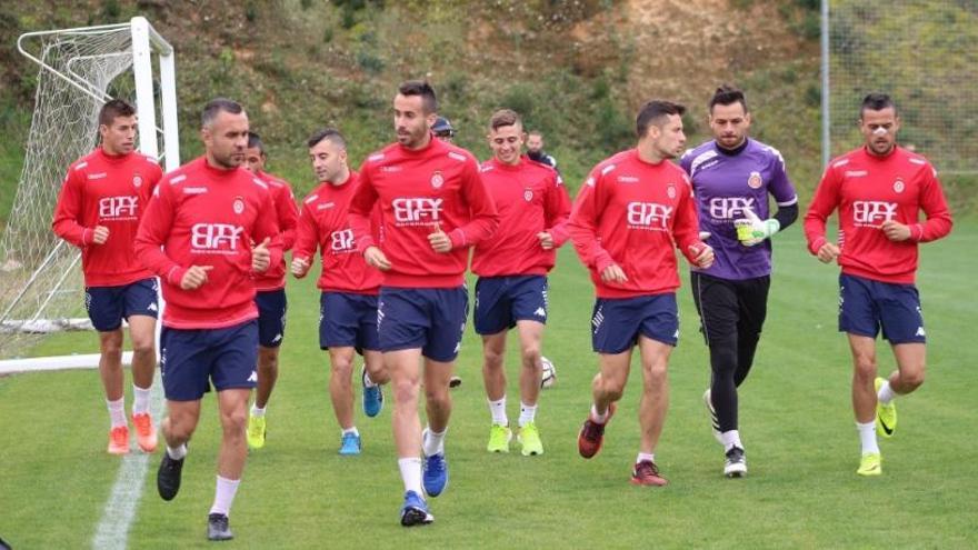 Els jugadors del Girona, entrenant-se aquest matí a les instal·lacions de Montilivi