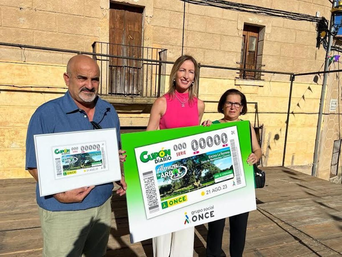 Cupón. Presentación del ejemplar de la ONCE en Zarza de Montánchez.