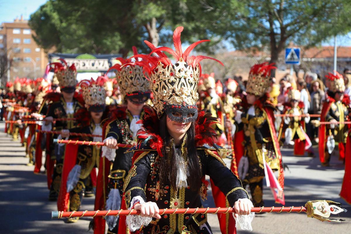 Fotogalería | Valdepasillas se consolida como culmen al Carnaval de Badajoz