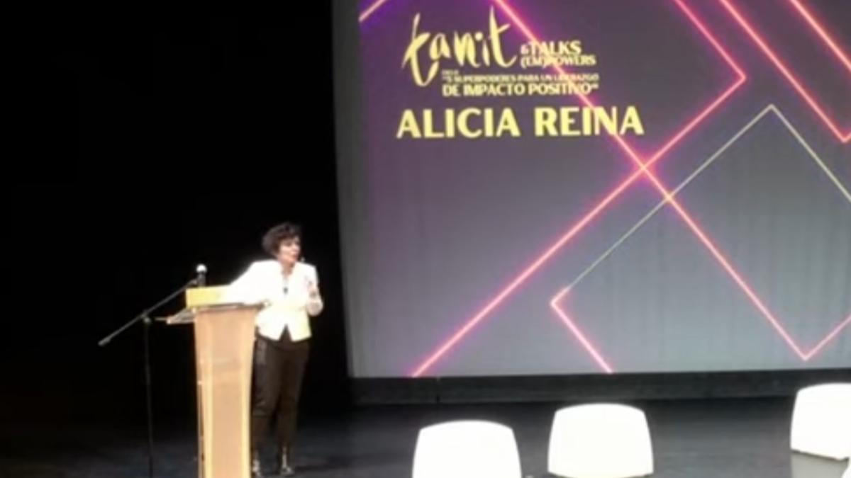 Alicia Reina presentando la anterior edición de Tanit Talks