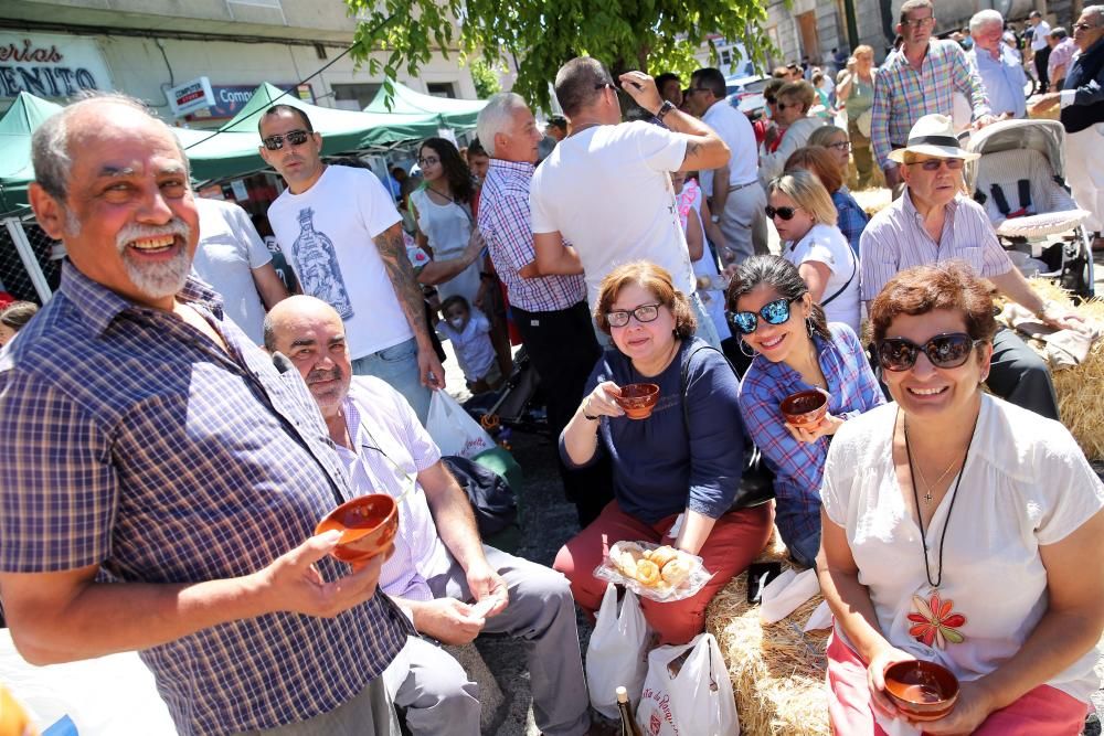 La villa miñorana recupera su tradicional fiesta y despacha 30.000 unidades.