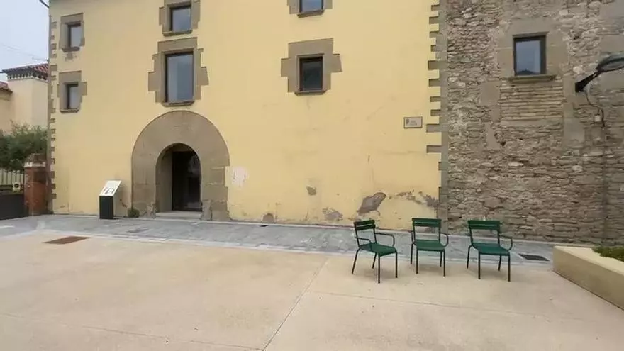 Com és la nova i premiada plaça de Aguilar de Navarcles?