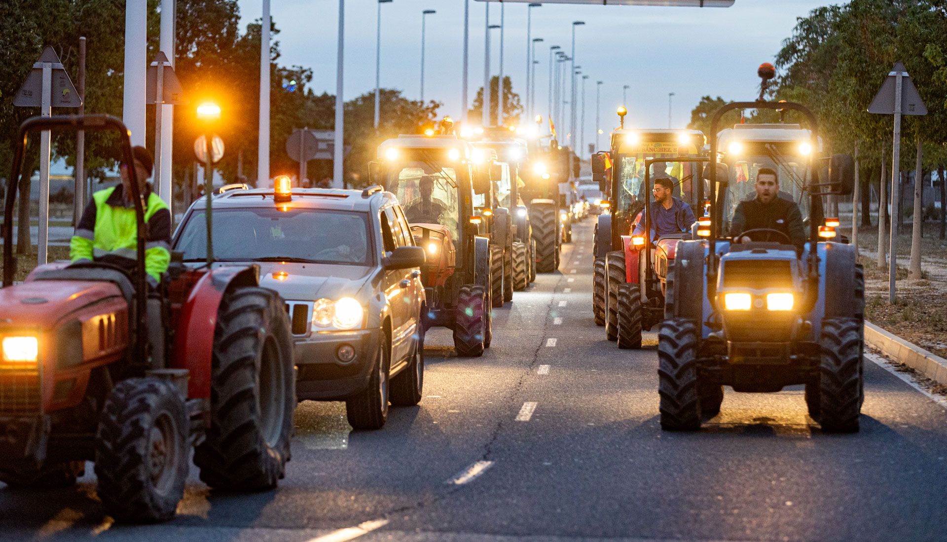 Tractorada en Crevillent y Elche