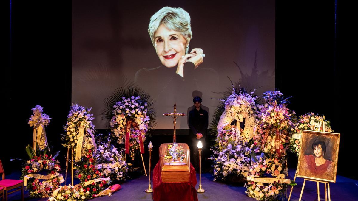 Capilla ardiente de la actriz Concha Velasco, en el Teatro de la Latina, a 2 de diciembre de 2023, en Madrid (España).