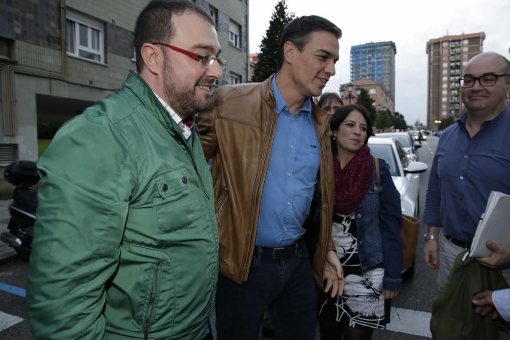 Pedro Sánchez participa en la Fiesta de la Rosa en Oviedo