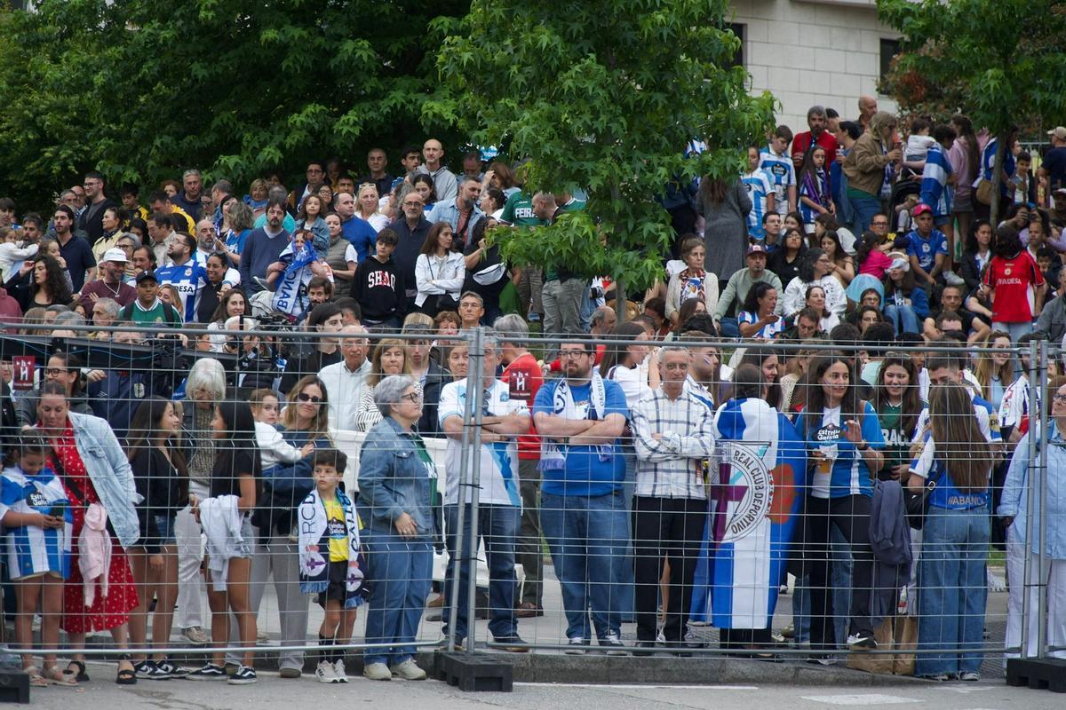 Fiesta del ascenso: la llegada de los jugadores a Cuatro Caminos