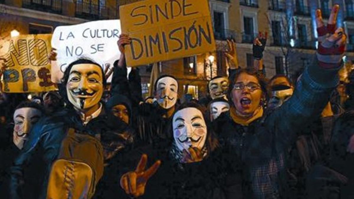 Protesta de internautas, el 13 de febrero del 2011, frente al Teatro Real de Madrid, donde se celebraba la gala de los Goya.