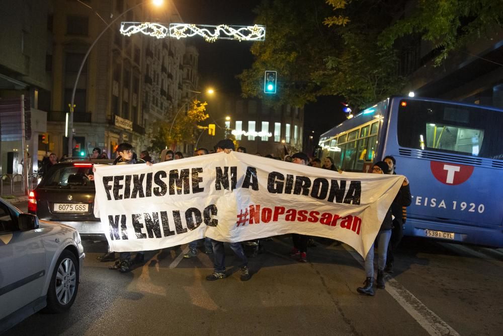 Els CDR es manifesten contra la convocatòria en defensa de la Constitució