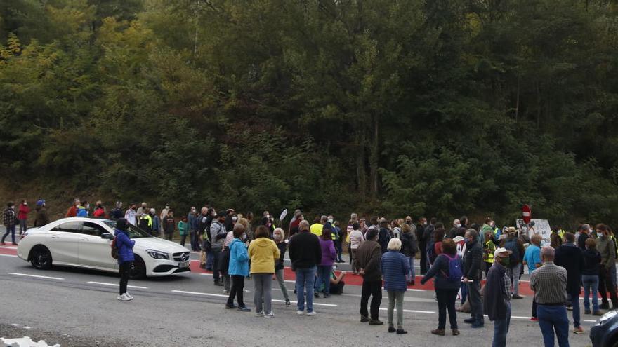 Imatge de la protesta contra la futura incineradora a Cercs (Berguedà) el 4 d&#039;octubre del 2020