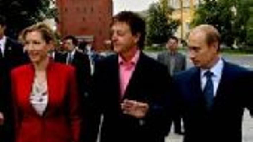 McCartney y Putin pasean por el Kremlin como camaradas