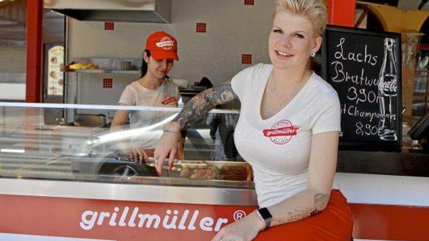 Schlagersängerin Melanie Müller an ihrem &quot;Grillmüller&quot;