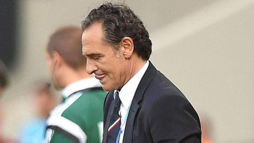 Prandelli durante el partido ante Uruguay.