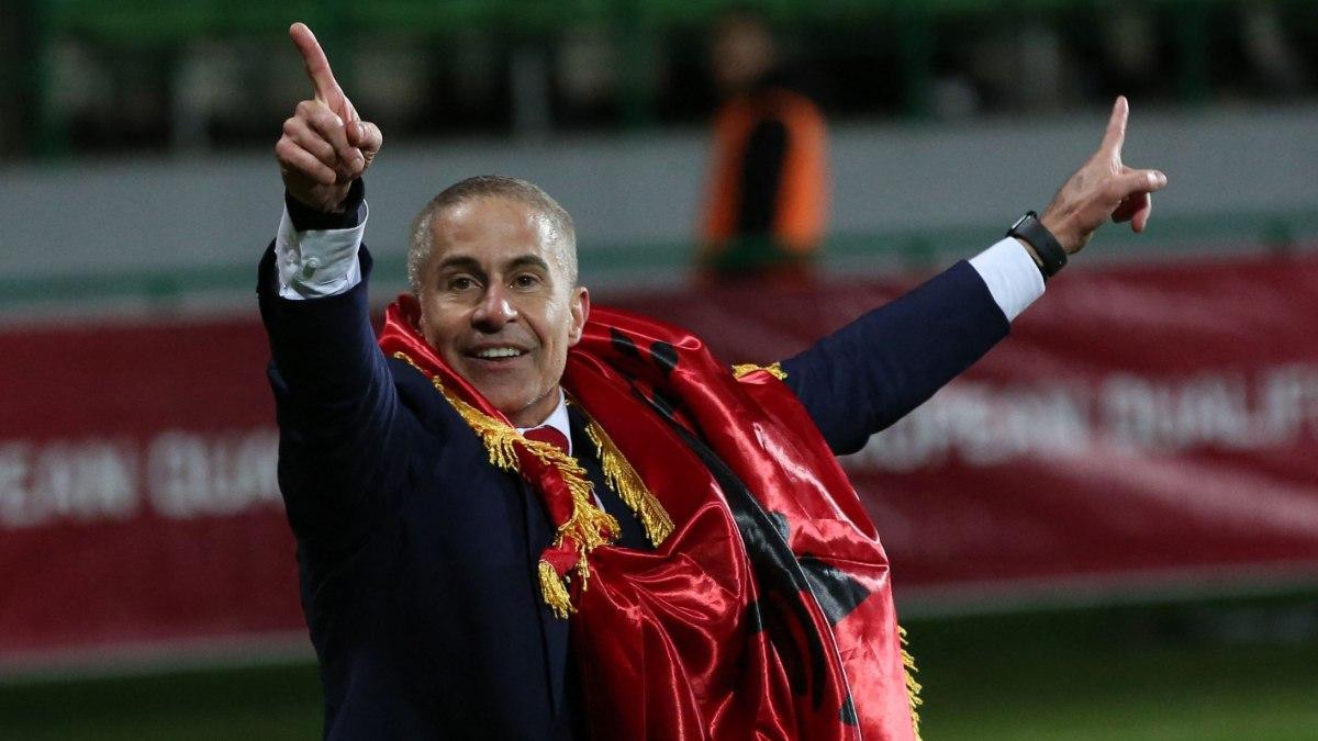 Sylvinho celebra la clasificación de Albania para la Euro 2024