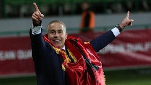 Sylvinho celebra la clasificación de Albania para la Euro 2024