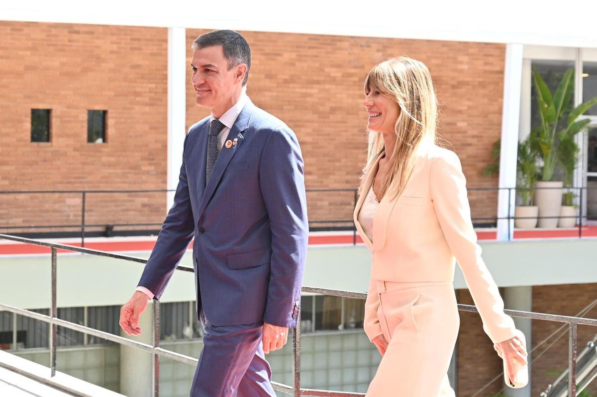 El presidente de Gobierno, Pedro Sánchez, y su mujer, Begoña Gómez, ha su llegada a la Cumbre del G20, el pasado 18 de noviembre.