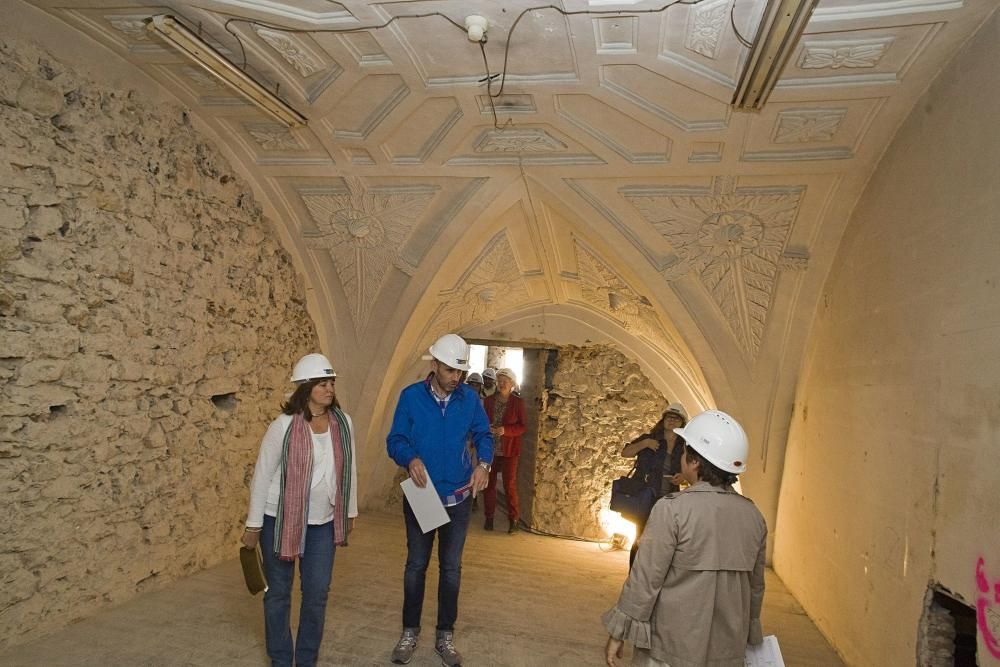 Visita de la alcaldesa de Gijón y los portavoces municipales a las obras de Tabacalera