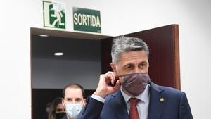 Rueda de prensa de Xavier García Albiol tras la moción de censura presentada por todos los partidos de la oposición en las oficinas del Ayuntamiento de Badalona .