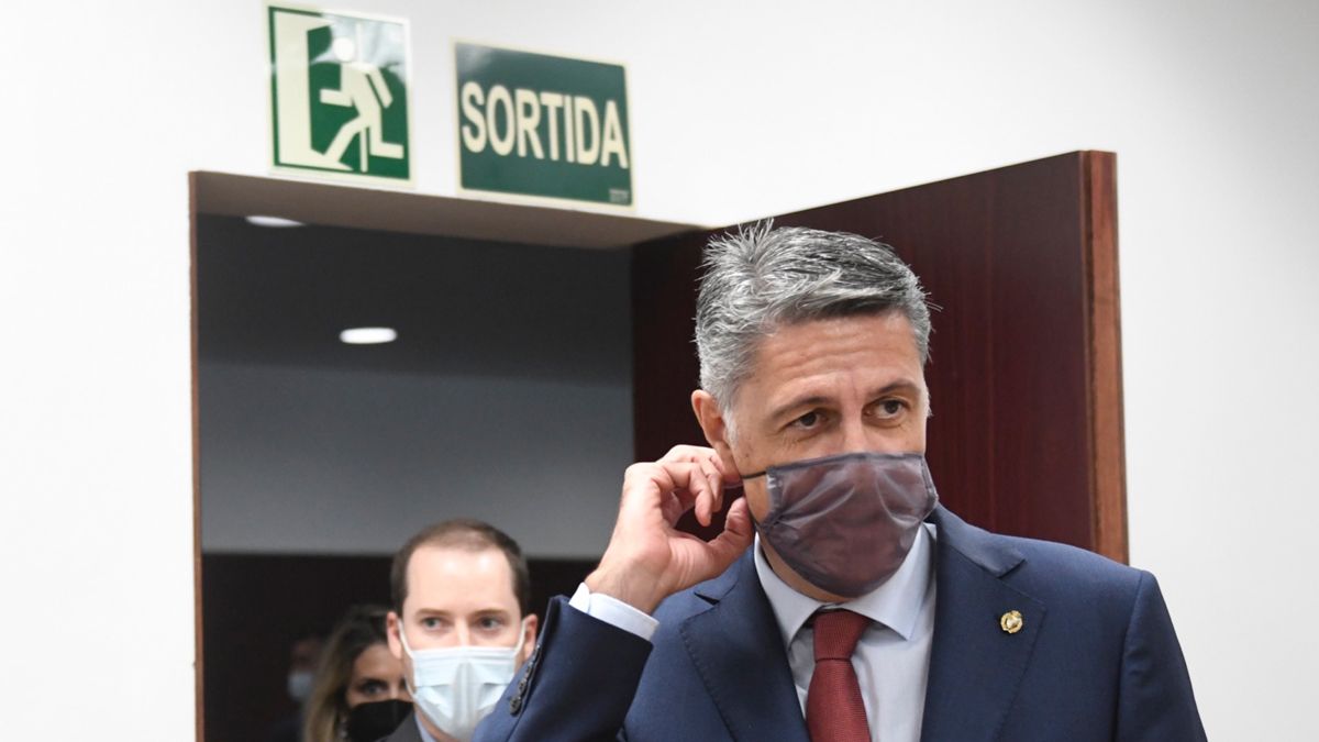 Rueda de prensa de Xavier García Albiol tras la moción de censura presentada por todos los partidos de la oposición en las oficinas del Ayuntamiento de Badalona .
