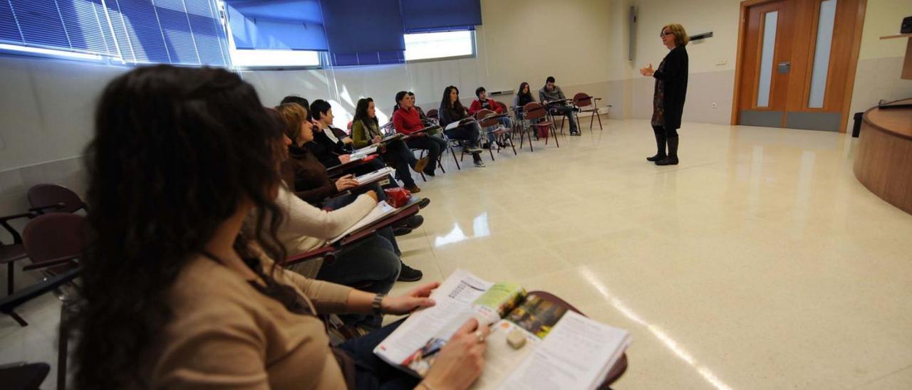 Una de las clases de idiomas que se impartieron en el pasado en el campus de Mieres.