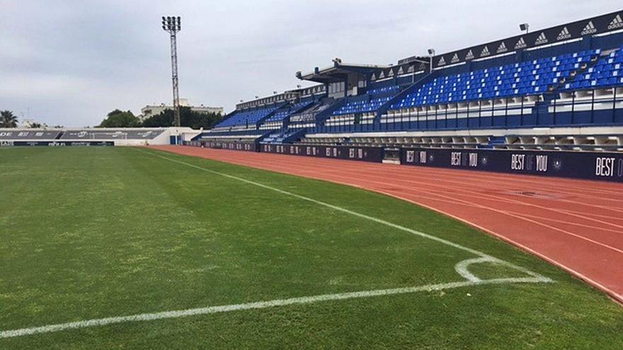 Parte de la grada en la que se produjeron desprendimientos en un partido del Marbella. | L. O.