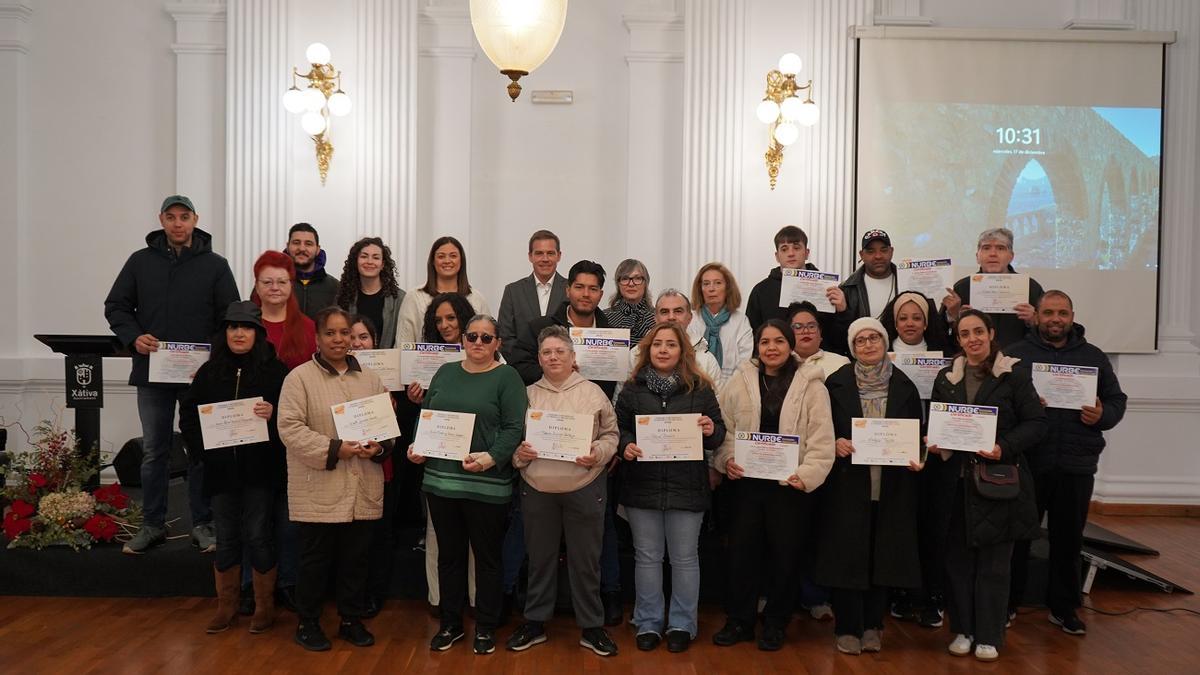 El programa "Itinerarios de inclusión social" acompaña a 56 personas en Xàtiva