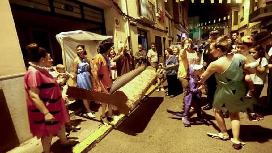 Castelló encara un mes intenso de las populares  «festes de carrer»