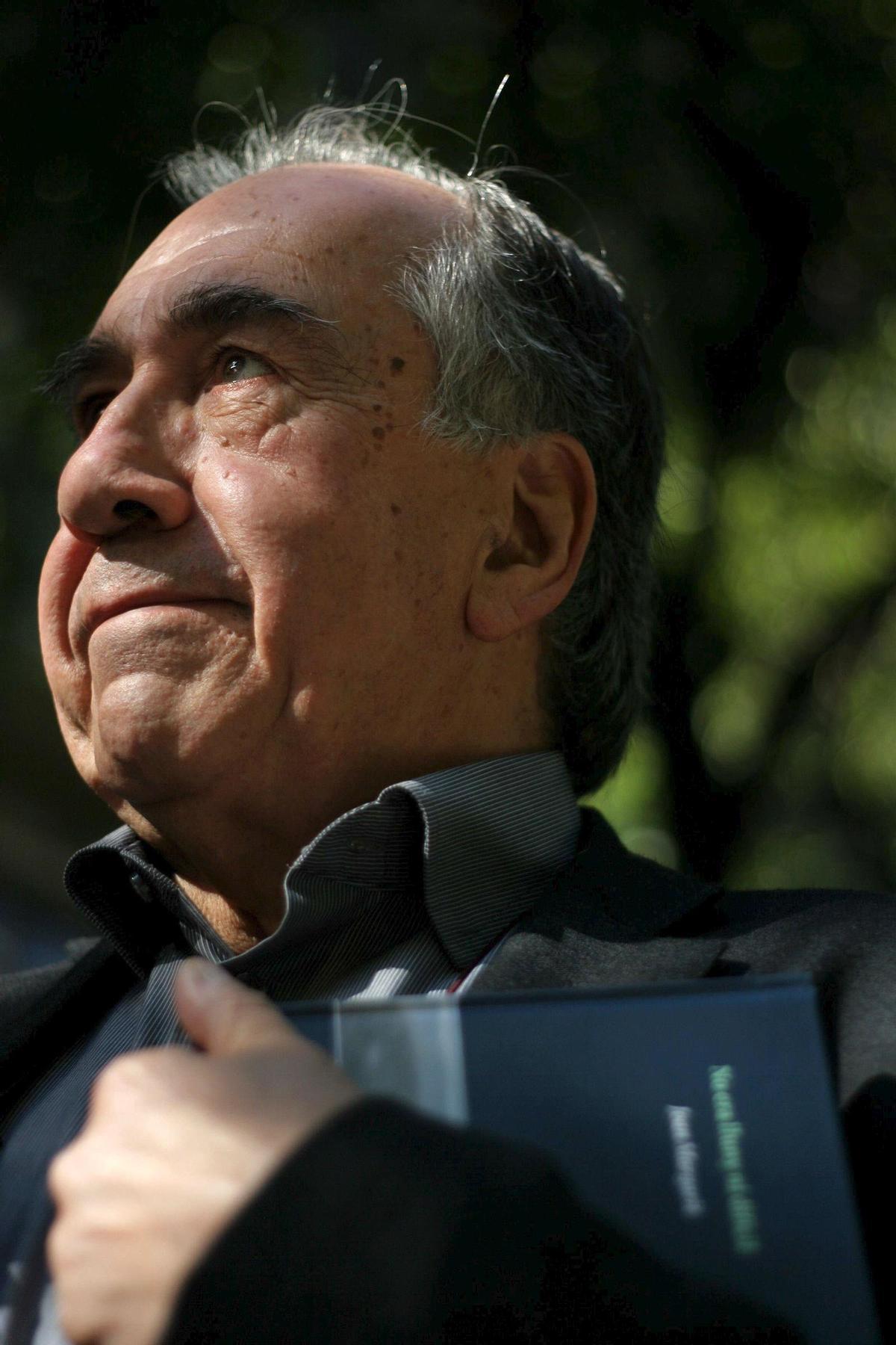 Joan Margarit durante una entrevista.
