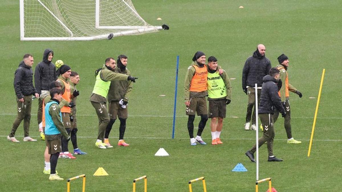 El último entrenamiento del Celta en Mos antes de viajar a San Sebastián para medirse a la Real Siciedad