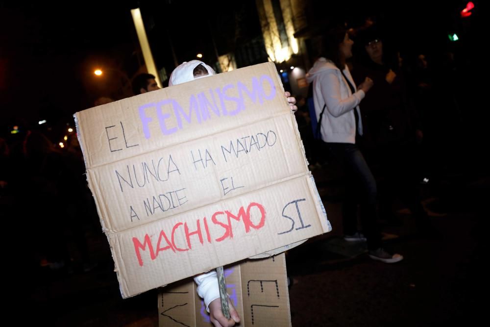 Miles de mujeres se manifiestan en Palma por el 8M