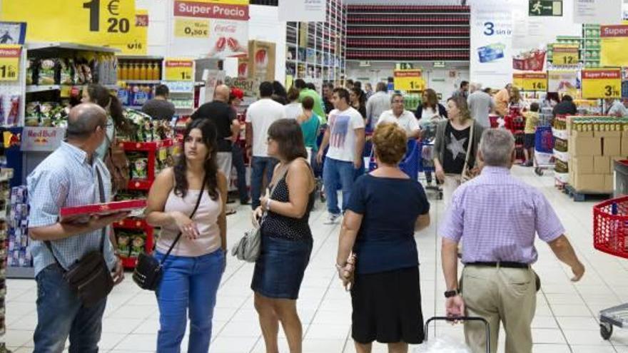 La libertad de horarios permitió a muchos valencianos emplear el día en las compras.