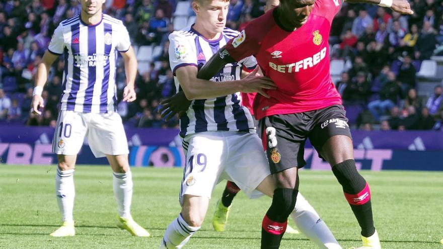 El bermellÃ³n Lumor, en el duelo ante el Valladolid.