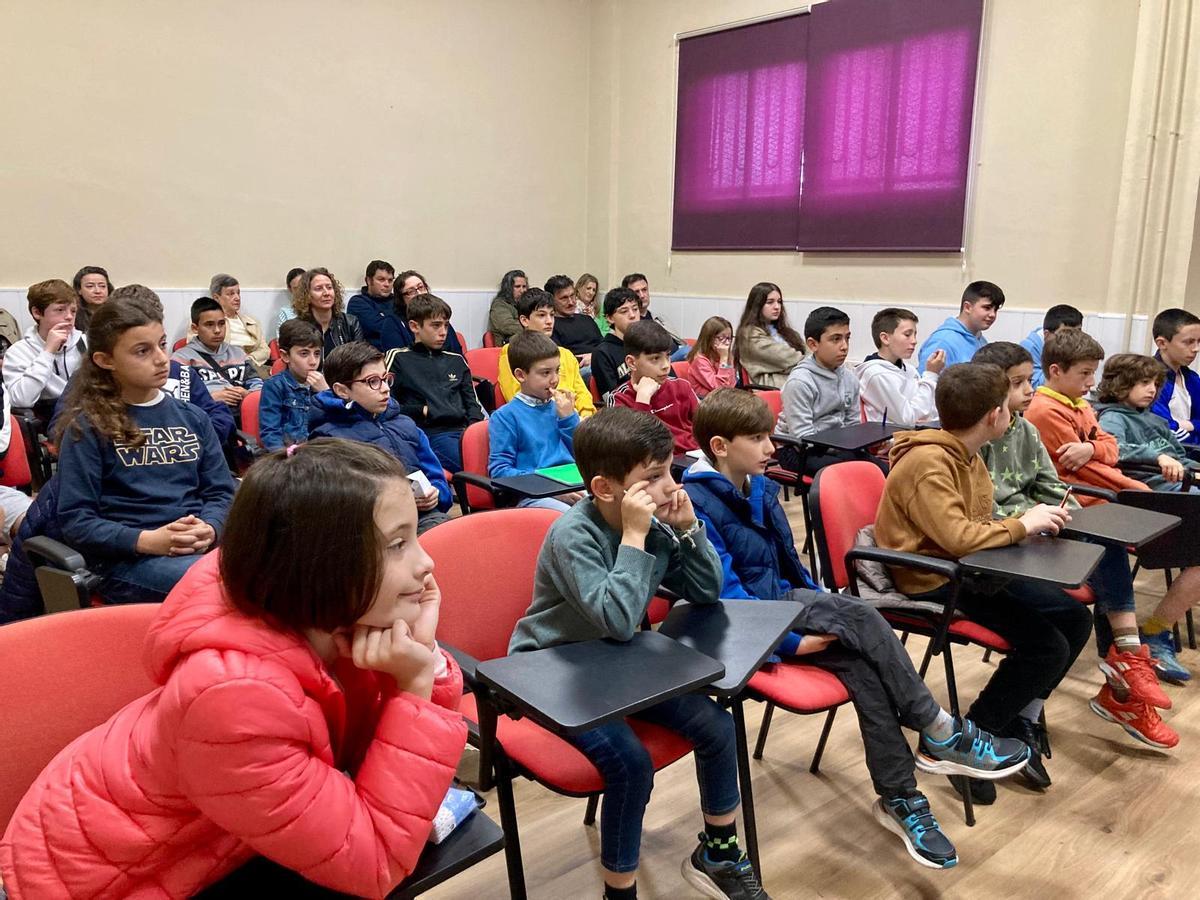 Participantes a la jornada de ajedrez en el IES César Rodríguez