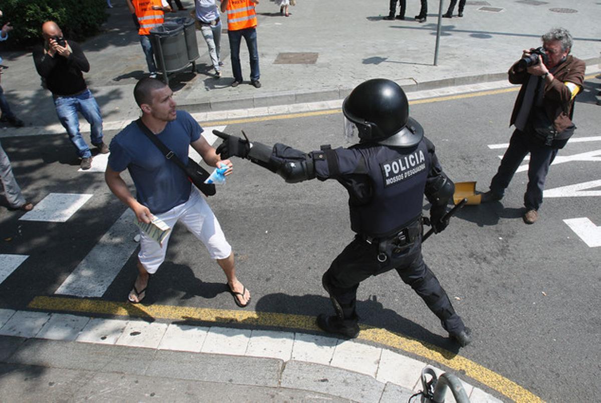 El desallotjament de la plaça de Catalunya, vist per Guillermo Moliner.