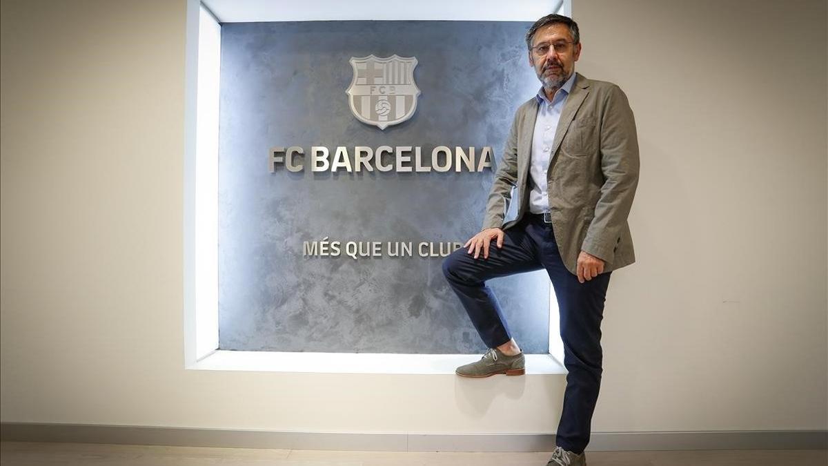 Josep María Bartomeu, en la entrada del club