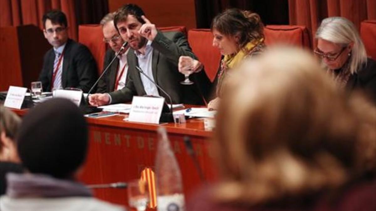 El 'conseller' de Salut, Antoni Comín, durante su comparecencia de ayer en el Parlament.