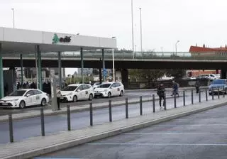 Los taxis de la estación provisional de Sanz Crespo ganarán plazas y una salida directa ante la llegada del AVE a Gijón