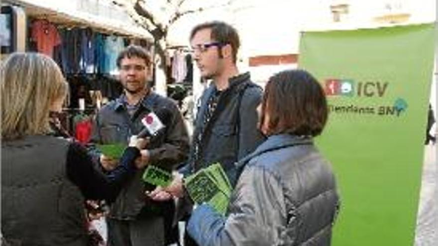 Luengo -al centre-, entre els números 2 i 3, Juanjo Butrón i Sònia Martín.