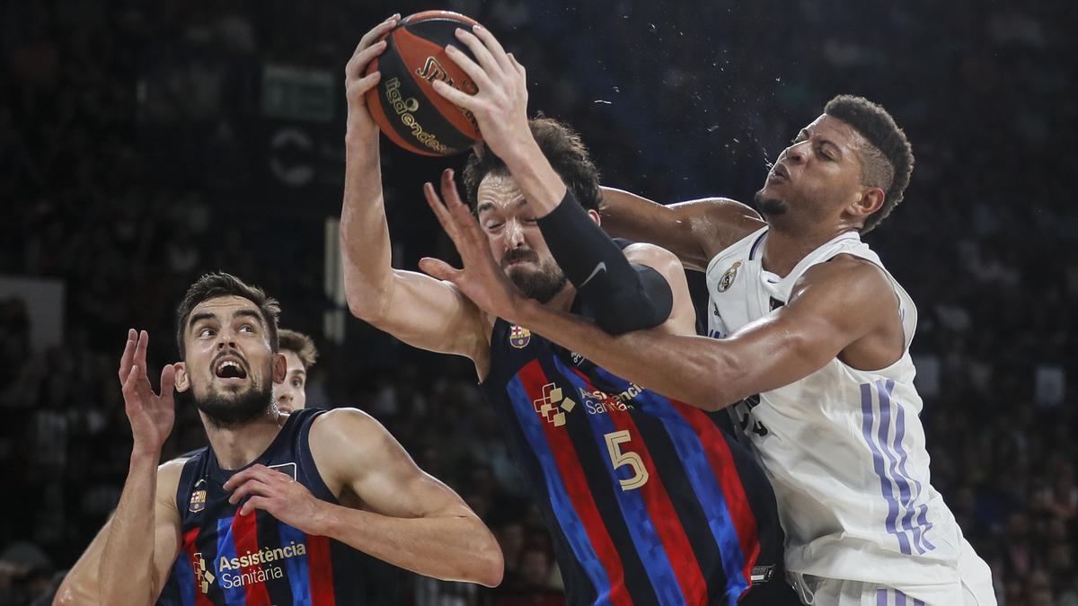 El primer clàssic i el primer títol se’ls emporta el Madrid El primer clàssic i el primer títol se’ls emporta el Madrid