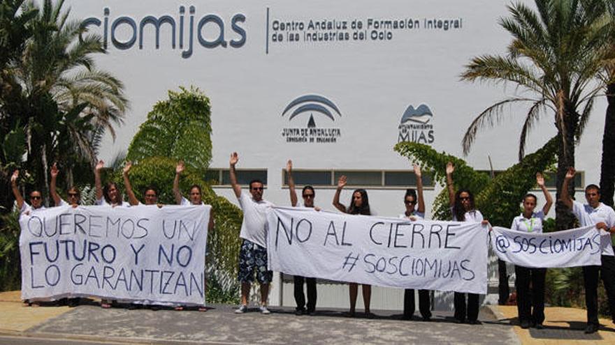 Imagen de las protestas de alumnos del CIOMijas en 2014.