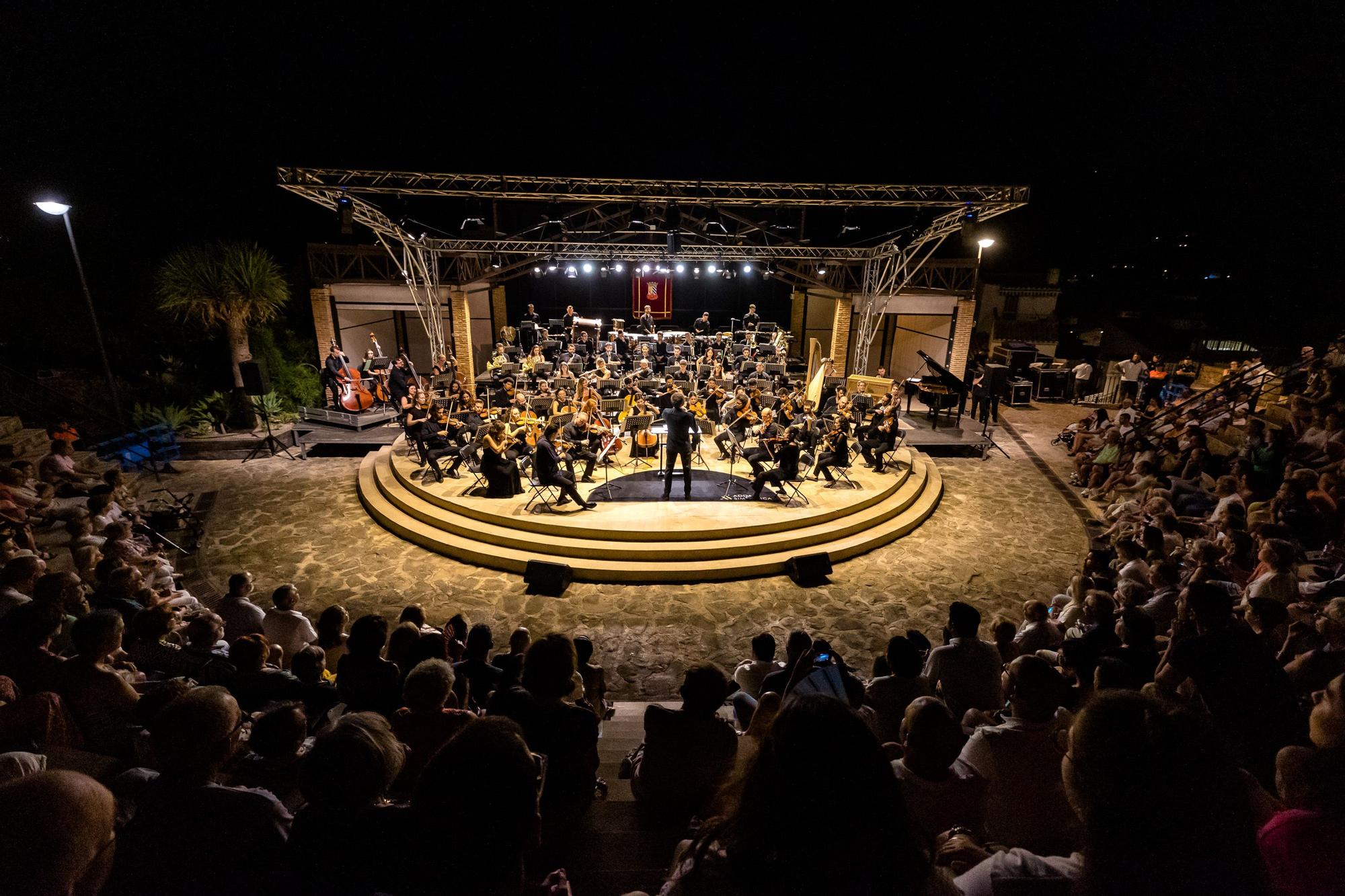 Concierto extraordinario ADDA SIMFÒNICA en Finestrat a cargo del director alterno Josep Vicent en el Auditori del Castell