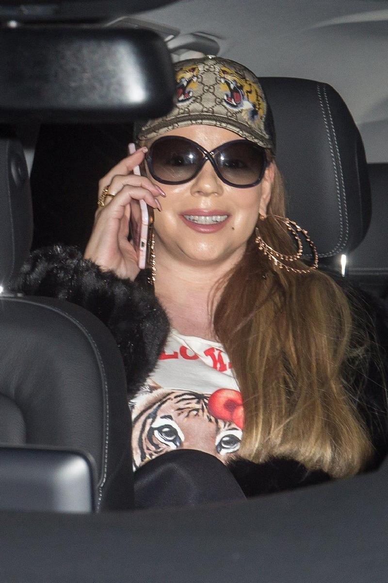 Mariah Carey con gafas y gorra
