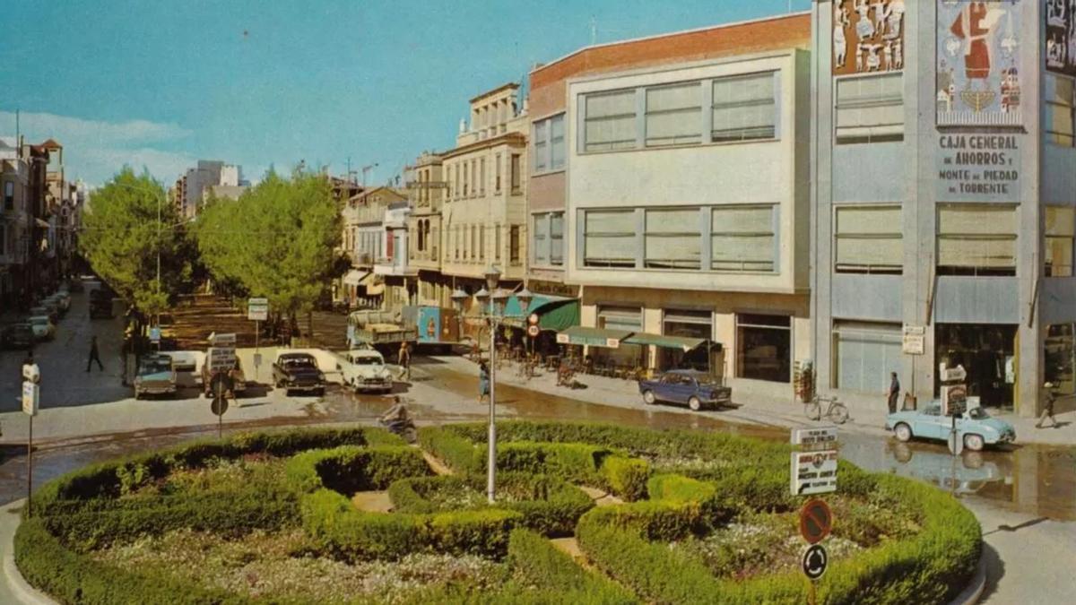 La Avenida desde la plaza Obispo Benlloch, en el año 1966.