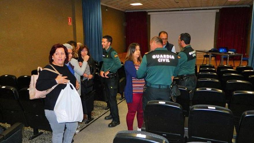 Taller contra robos en negocios impartido por la Guardia Civil de Rute