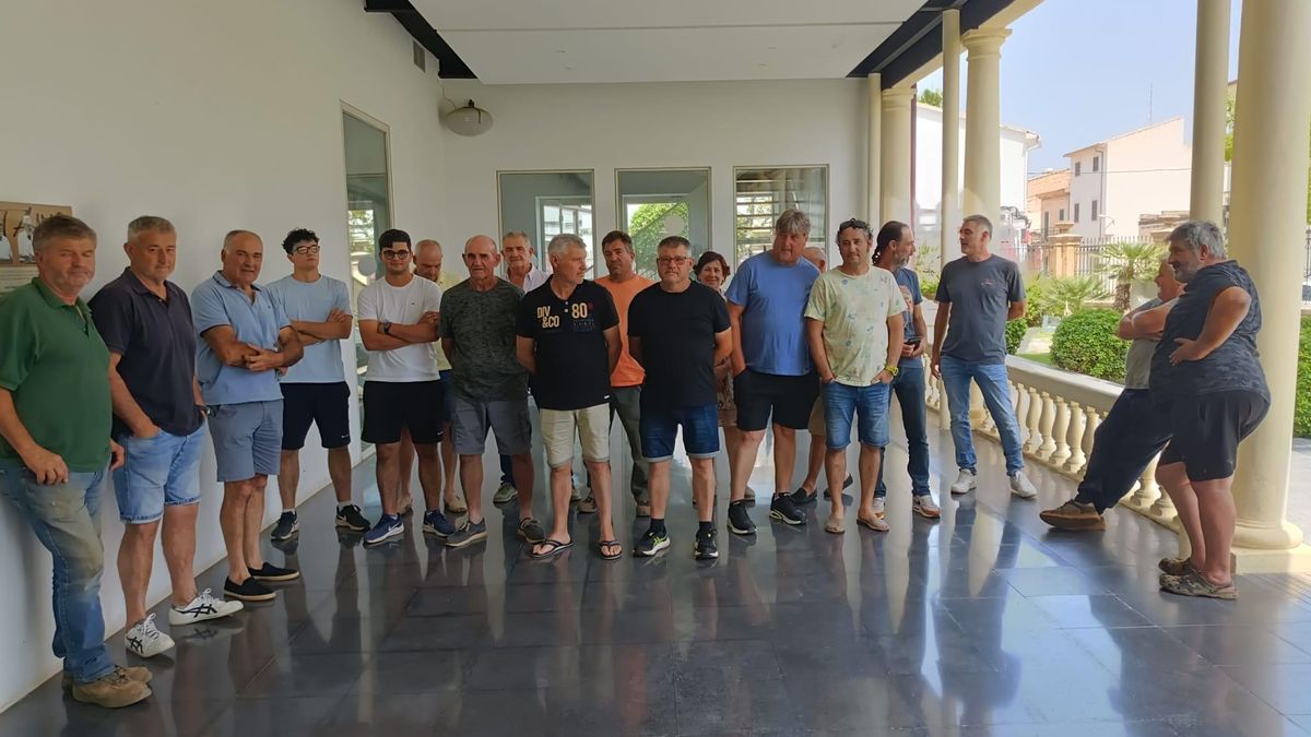 Agricultores que han participado en la reunión con los responsables de la Conselleria, este viernes en sa Pobla.