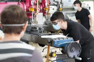 Galicia también se arruga en la obra: pierde en 20 años a la mitad de jóvenes empleados