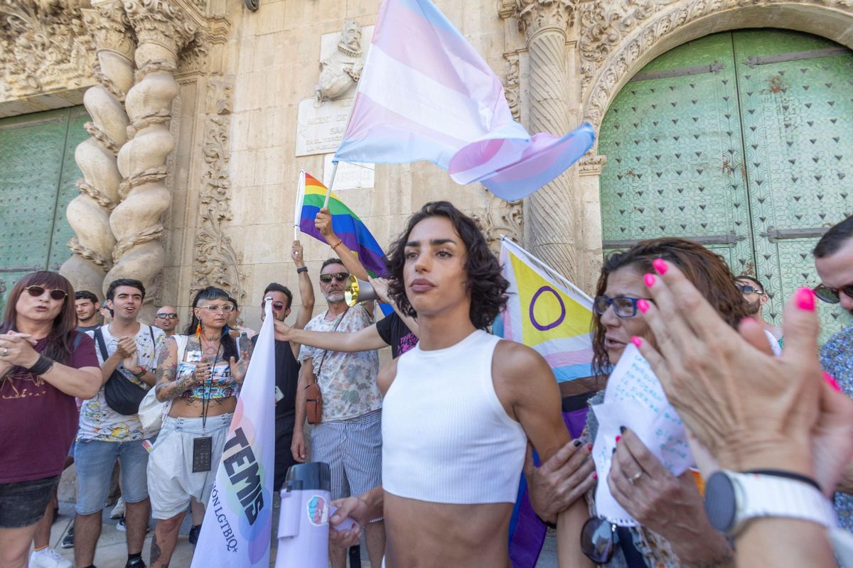 Manifestación de apoyo a Daniel, que sufrió una agresión homófoba en Alicante.