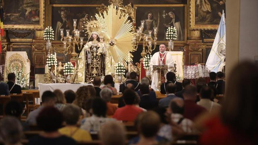 San Cayetano y Puerta Nueva se vuelven a rendir a la Virgen del Carmen